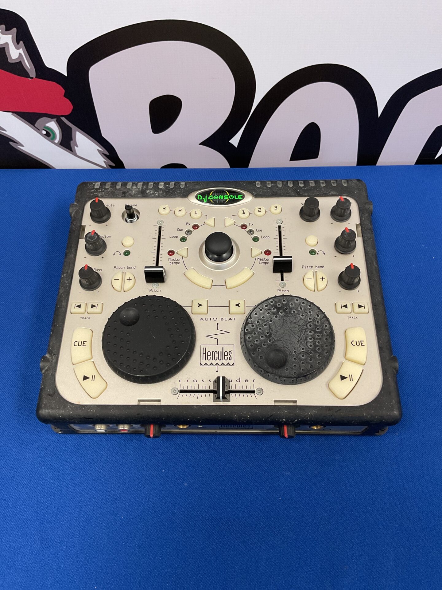 136 Hercules DJ controller