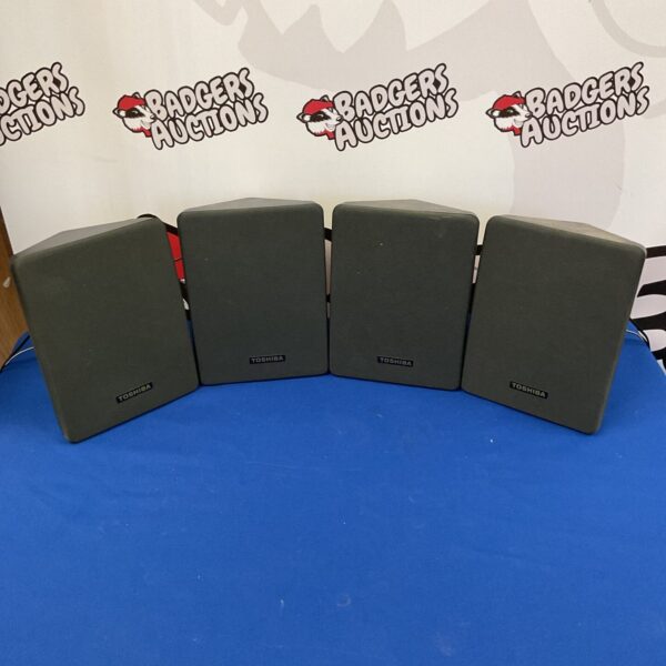 Vintage Toshiba satellite speakers in a lot of four.
