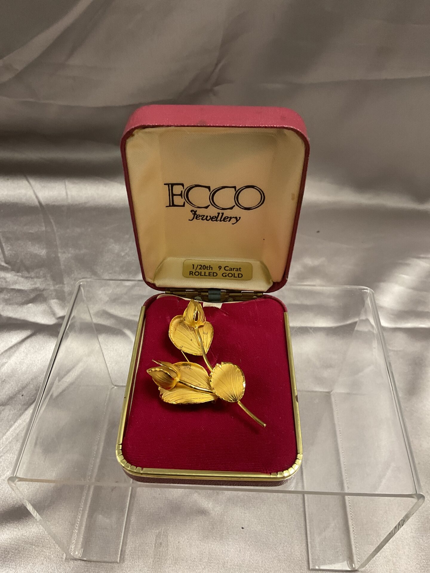 831 Ecco 1/20th 9ct Rolled Gold Rose Brooch