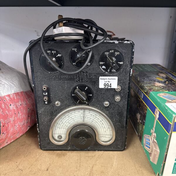Vintage Avo All Wave Oscillator, classic radio test equipment.