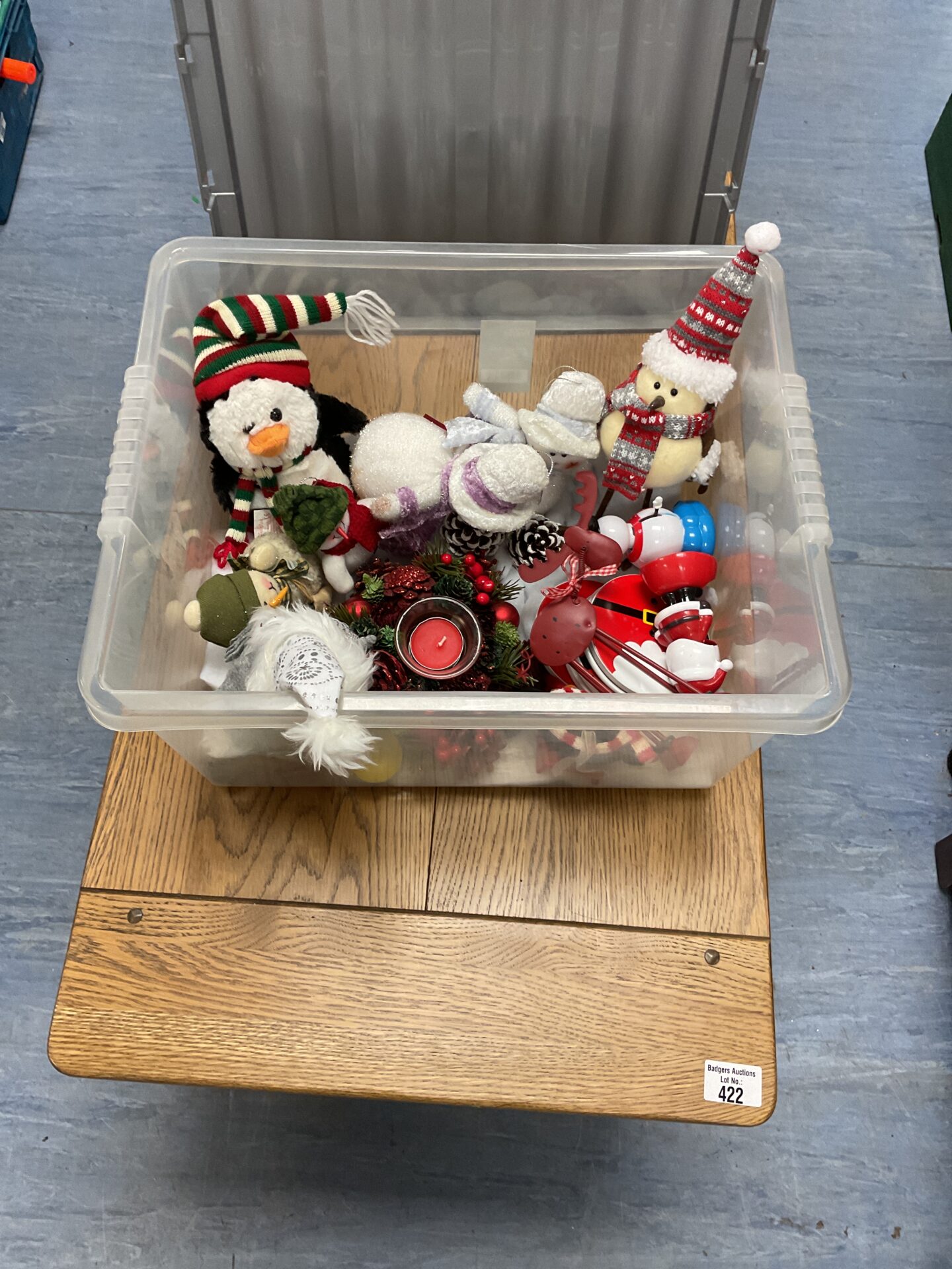456 Box of mixed Christmas decorations