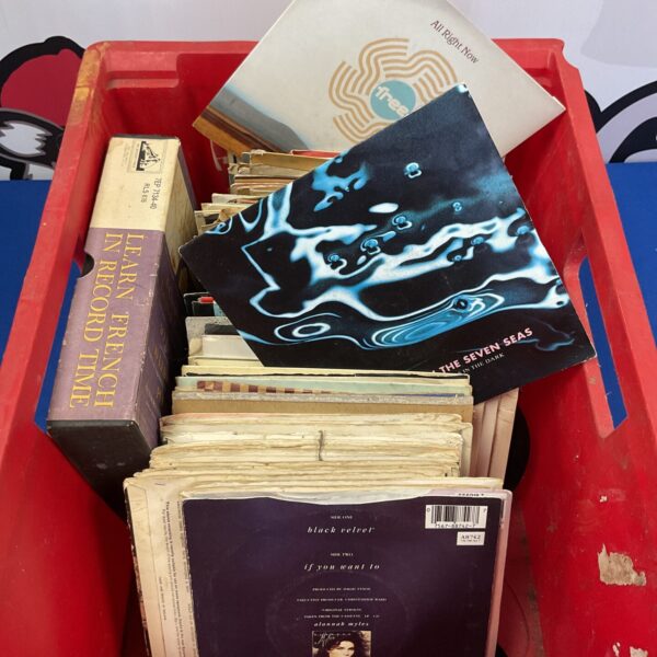 Mixed lot of vintage 7 inch vinyl records including learn French record.