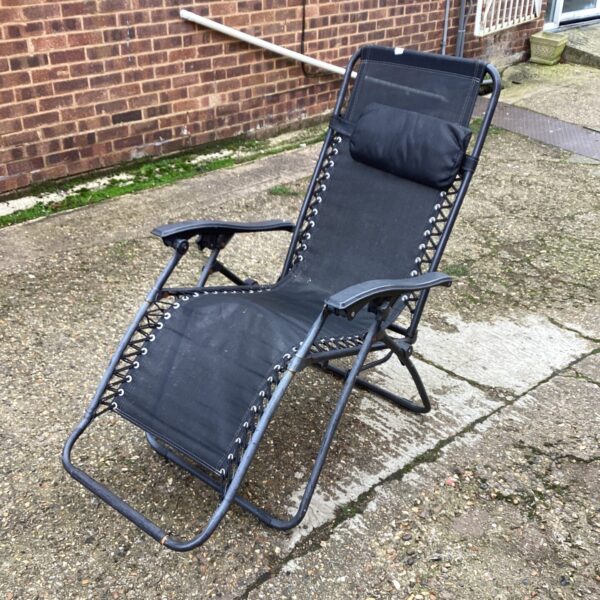Metal mesh garden reclining chair for outdoor use.