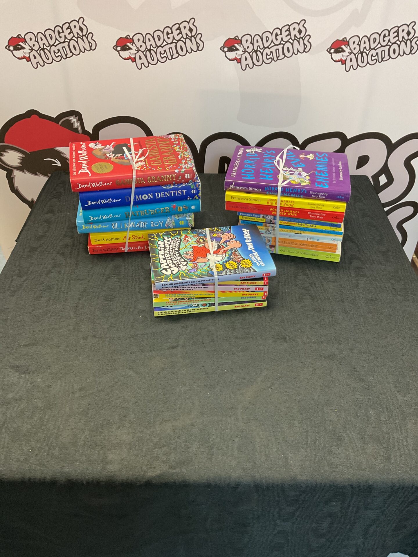410 Collection of david walliams, horrid henry and captian underpants books