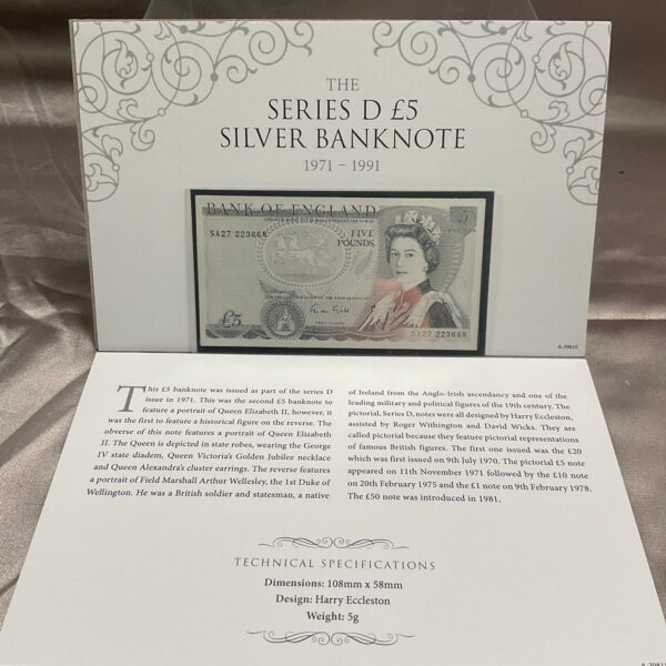 Front of a Series D £5 banknote featuring Sir Isaac Newton.