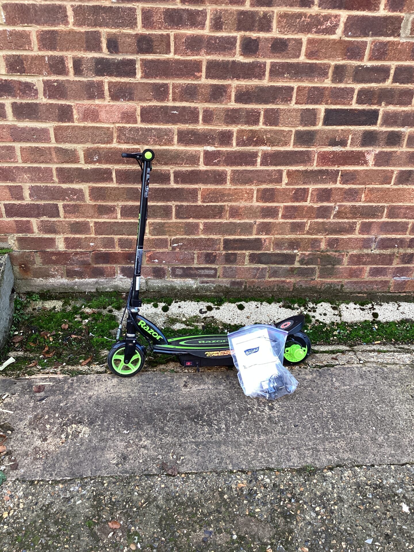 1129 Razor Electric Scooter with charger working