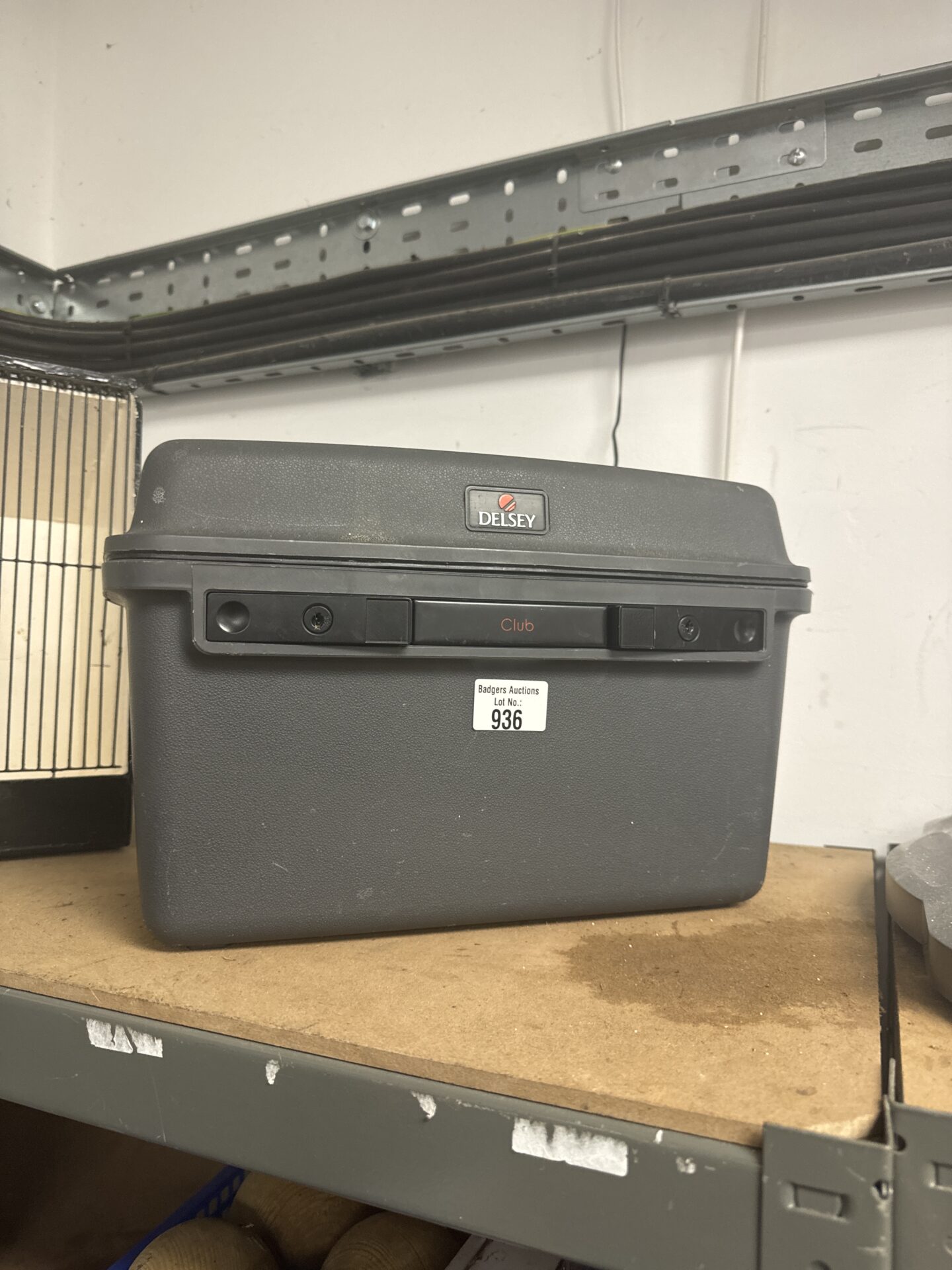 936 Delsey club vanity box – no keys but unlocked