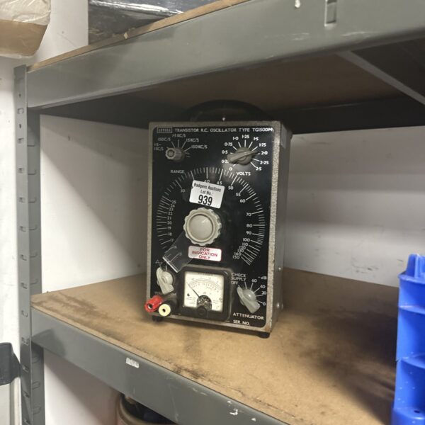 Vintage Levell TG150DM transistor oscillator, classic electronic test equipment.