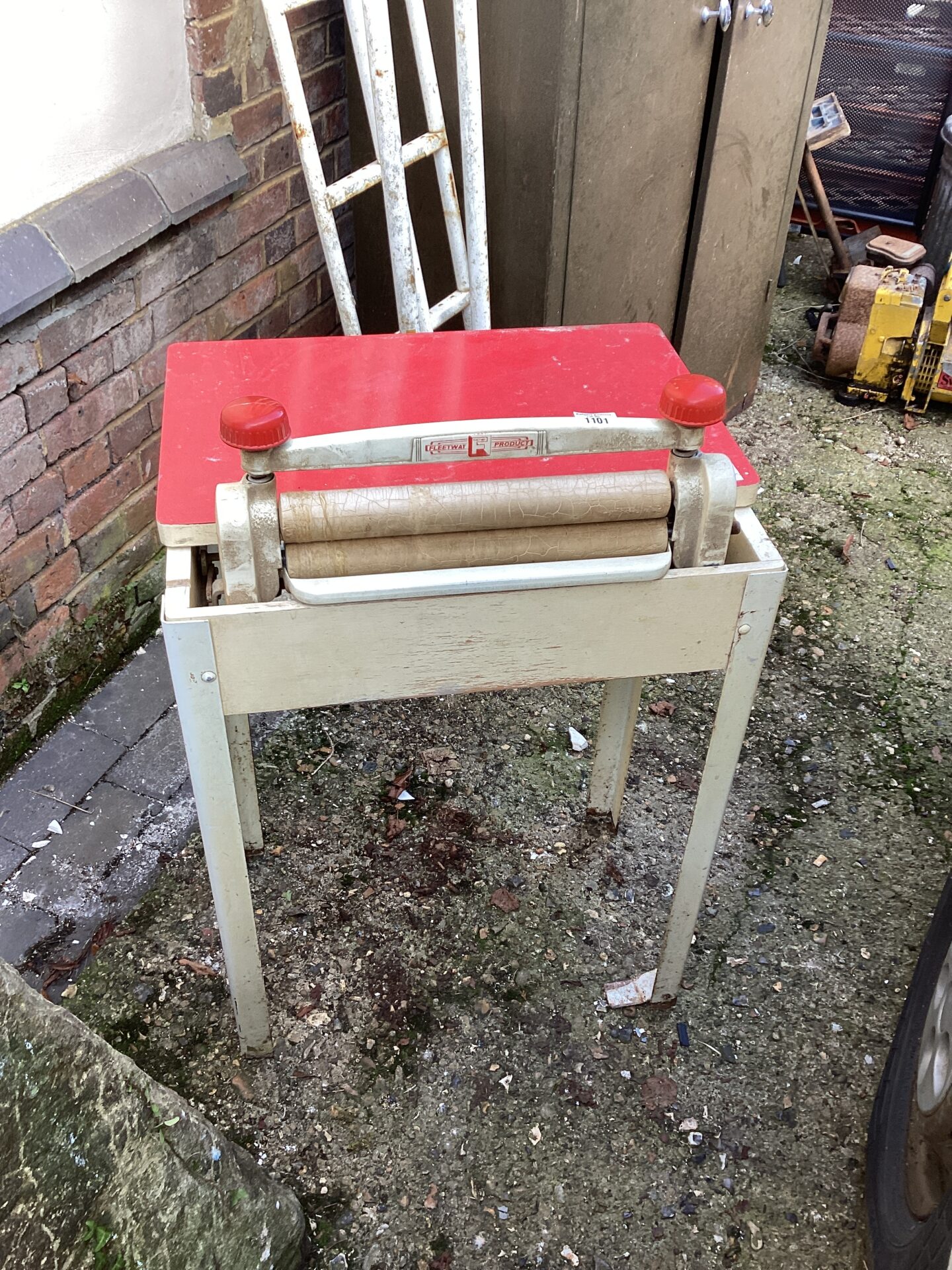 1101 Vintage Fleetwood Products Washing Mangle