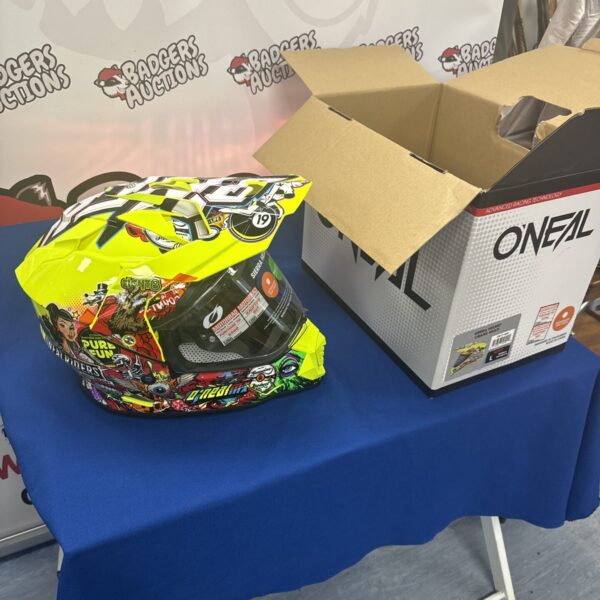 New Oneal Sierra 2 motocross helmet size L with box.