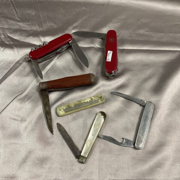 Vintage pocket knife lot including a Swiss Army knife.