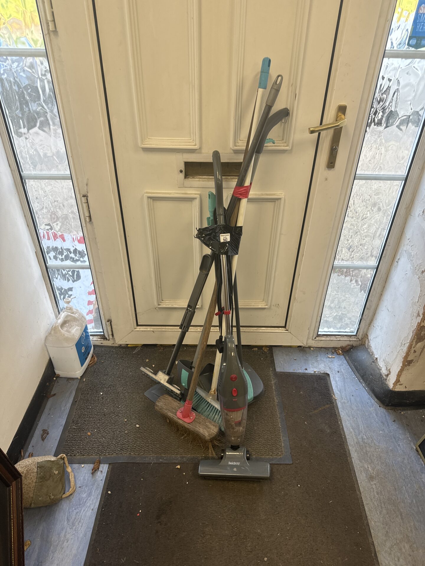 958 Selection of sweeping brushes with a beldray hoover