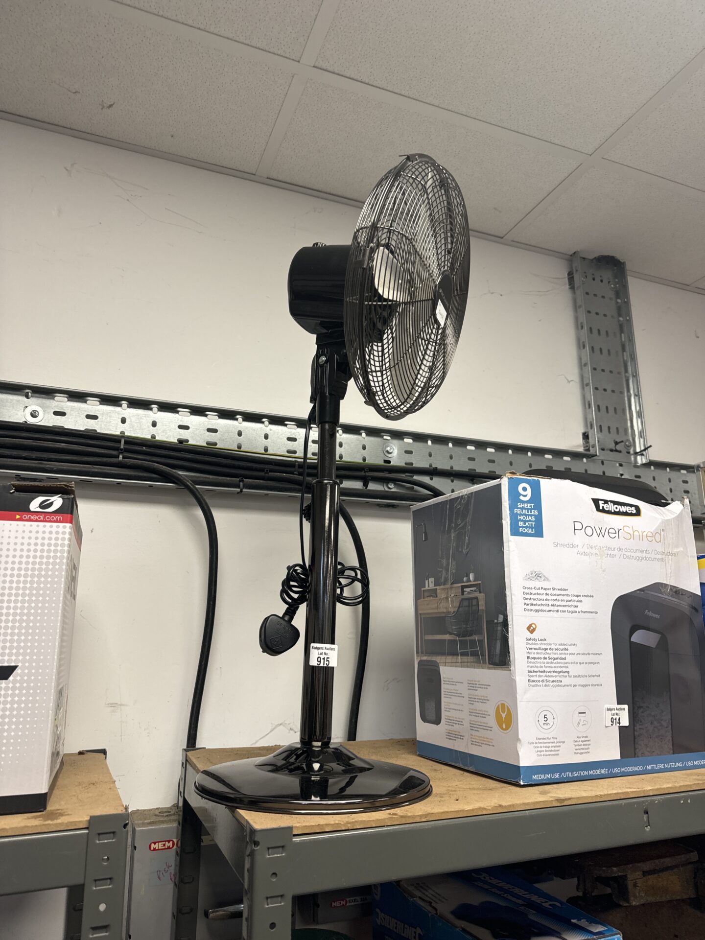 915 Small bionaire telescopic pedestal fan – working