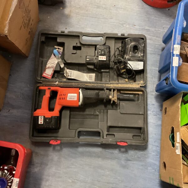 Silverline reciprocating saw in its carrying case, used condition.