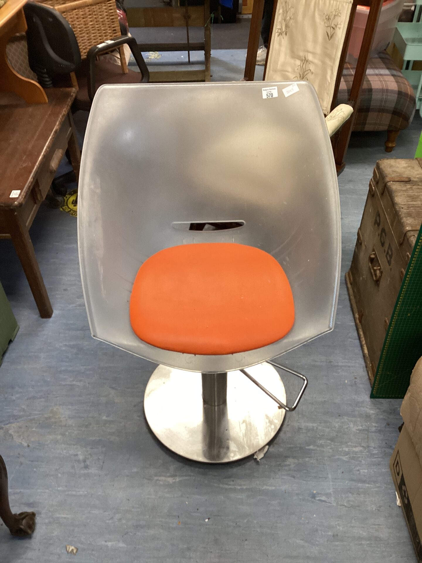 570 retro swivel chair