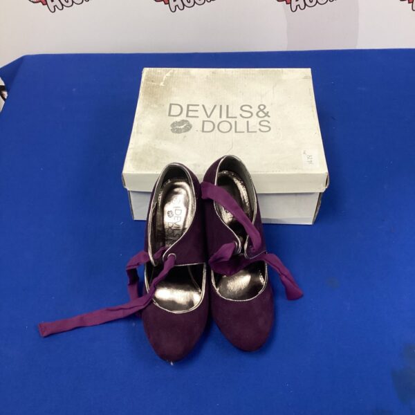 Side view of purple Devils & Dolls size 4 heels.