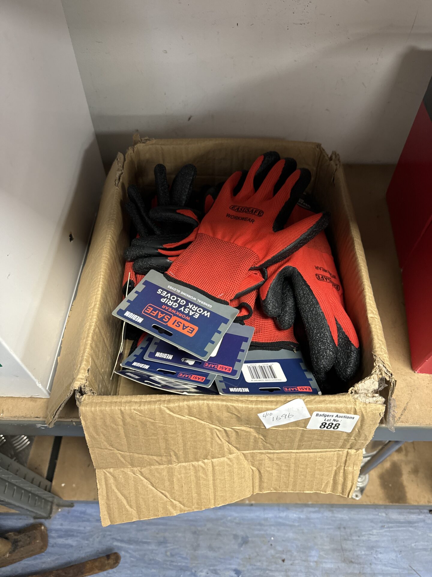 888 Box of new work gloves size medium