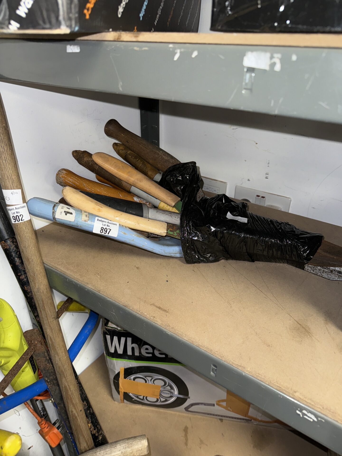 897 Several pairs of garden secateurs
