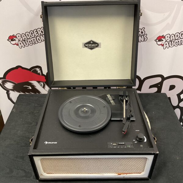 Vintage auna Nostalgy record player with SD card reader.