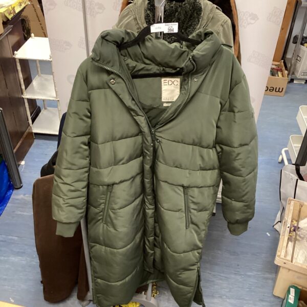 Men's XL EDC padded jacket, quilted design, outdoor wear.