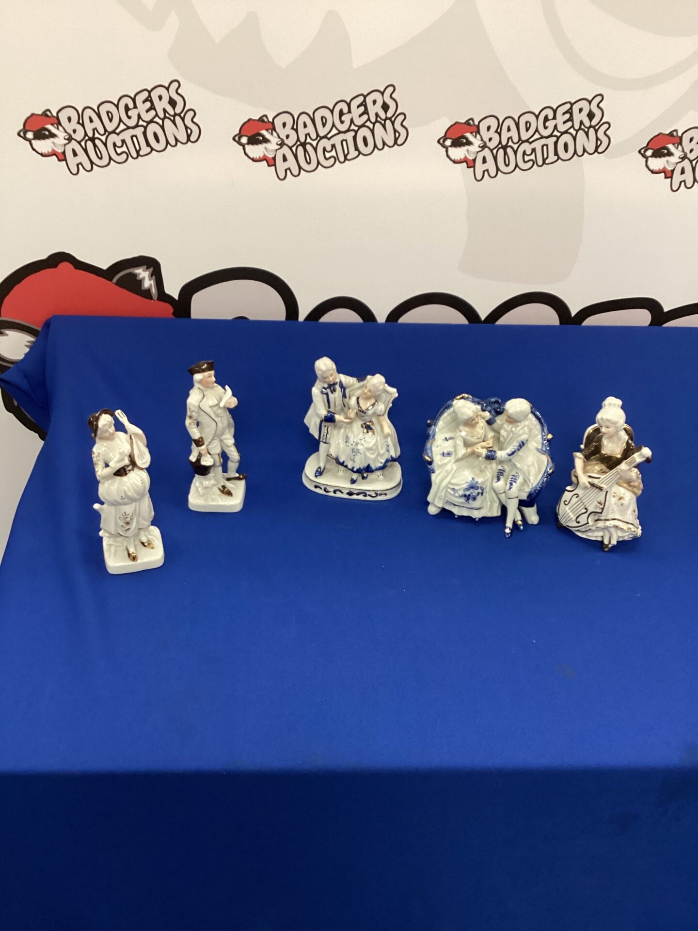262 Collection of Porcelain figurines