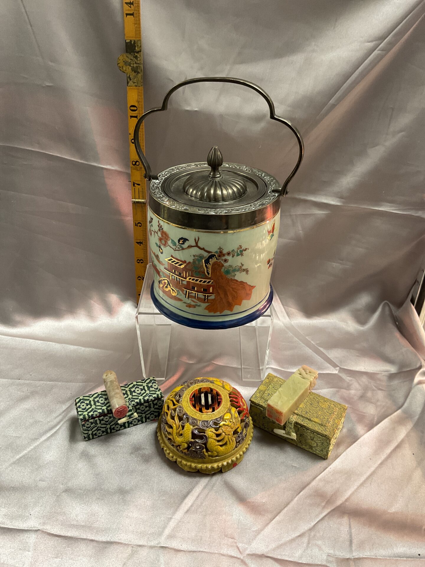 866 chinese tea caddy and incense burner and two wax seal stamps