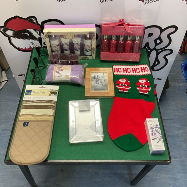 Mixed lot of collectable items including creams and photo frames.