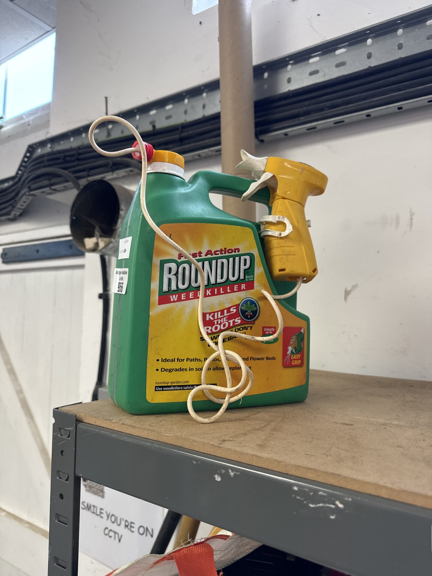 956 Full bottle of roundup weed killer