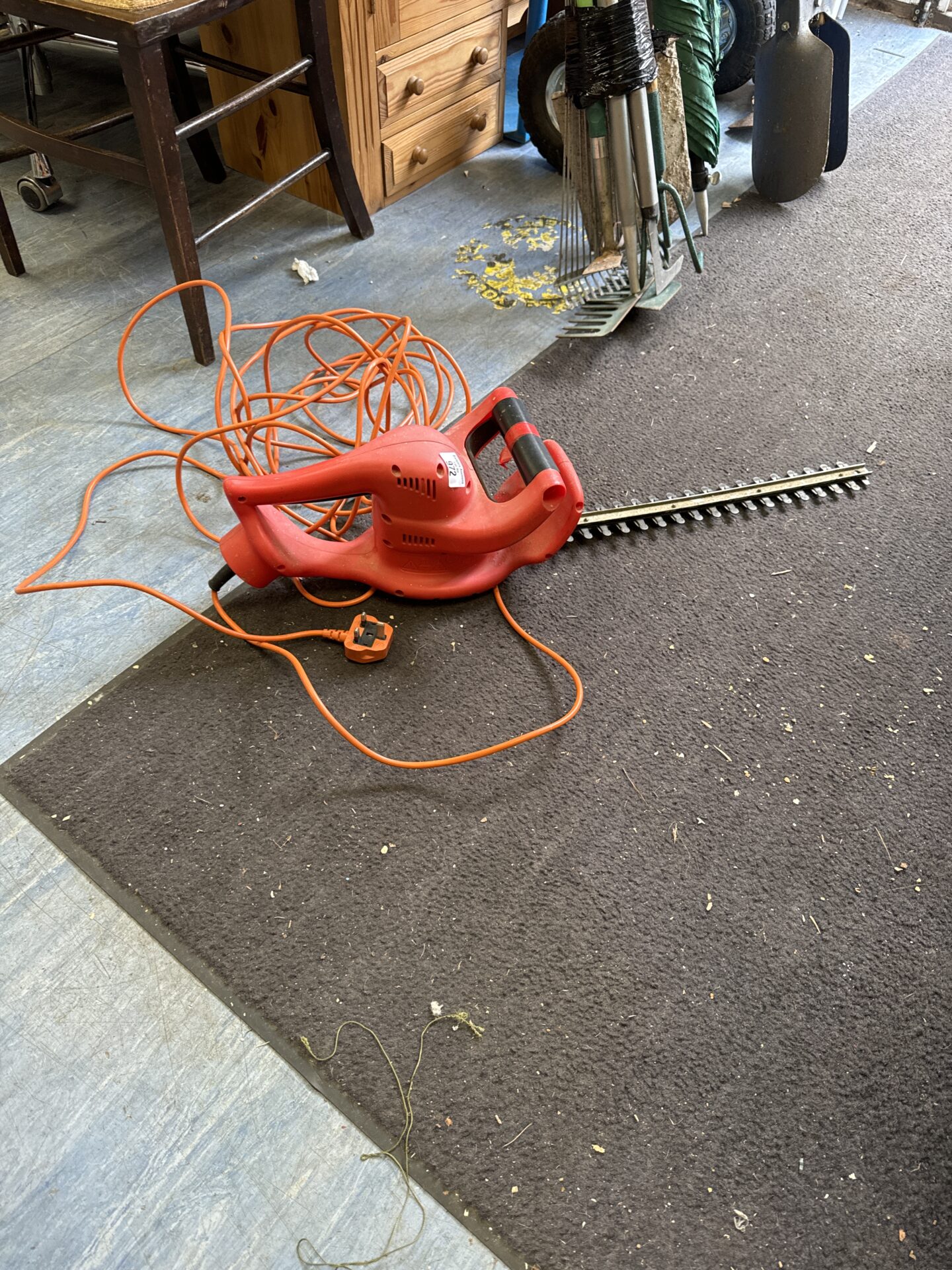 972 Champion electric hedge cutter – working