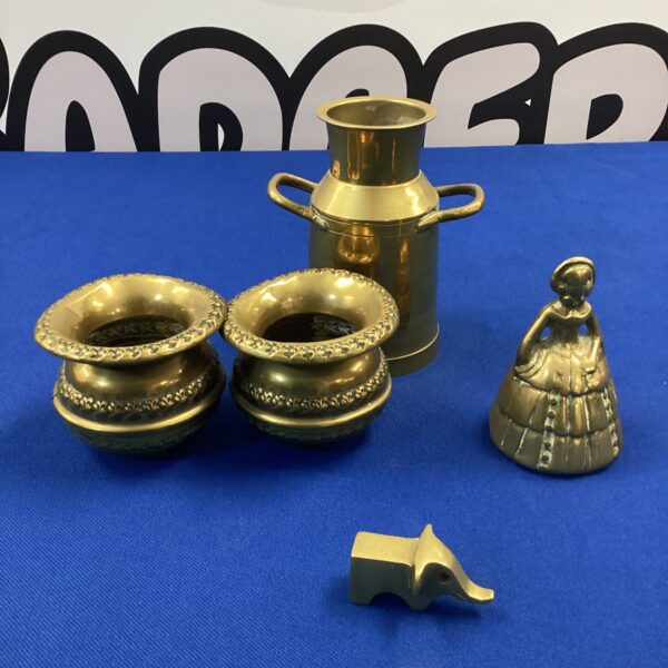Vintage brassware lot featuring a bowl and milk jug.