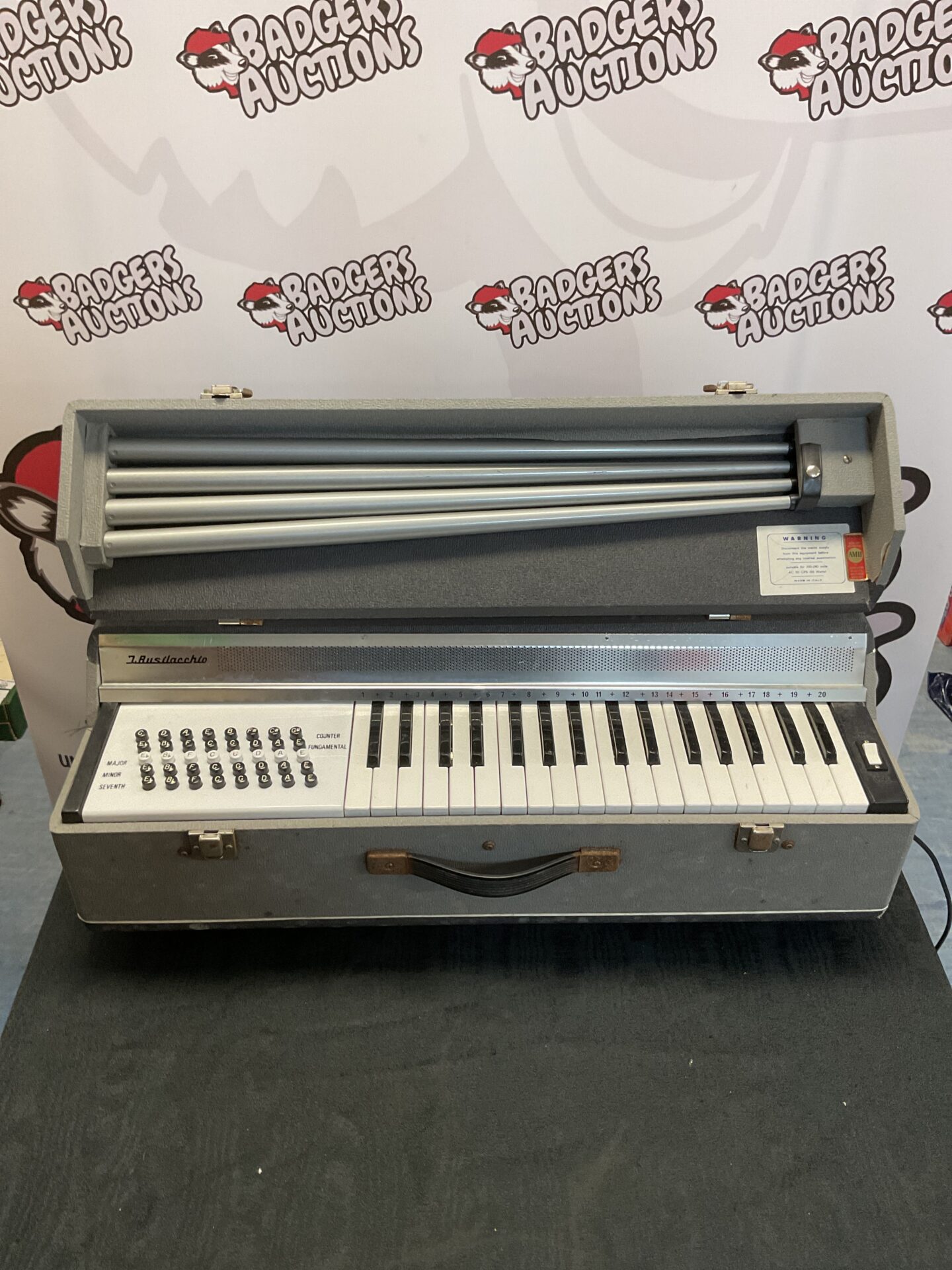 088 J.Busilacchio portable organ