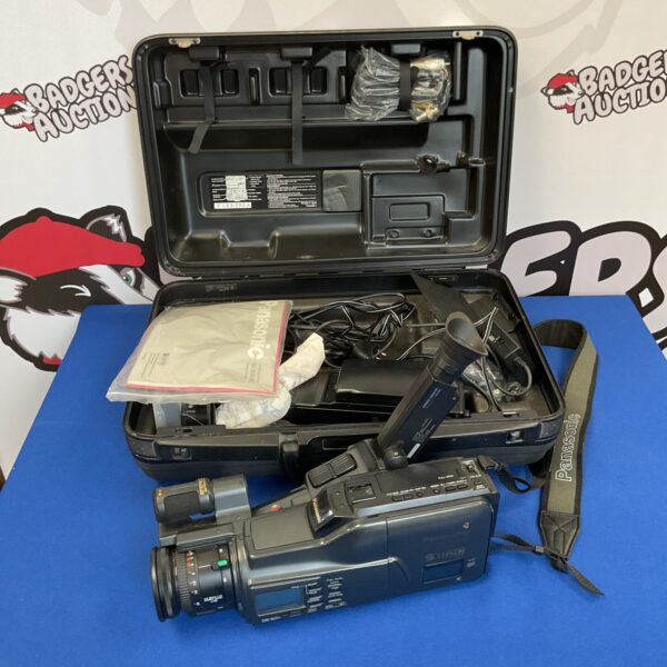 Vintage Panasonic nav-ms90b camcorder with hard case.