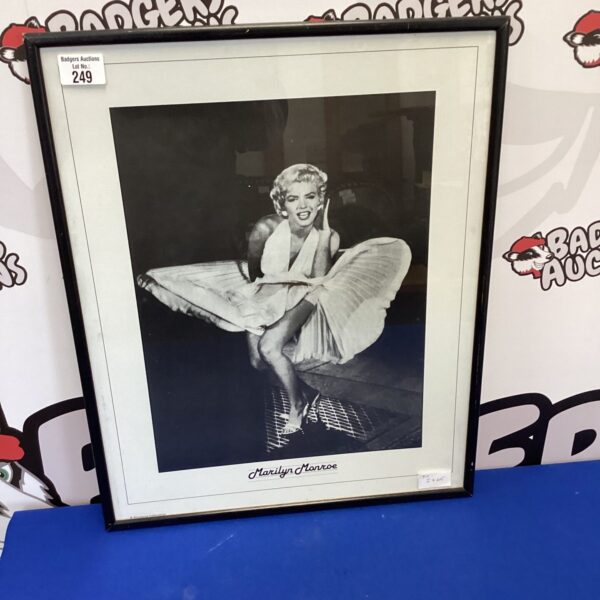 Framed Marilyn Monroe print, vintage Hollywood glamour wall art.