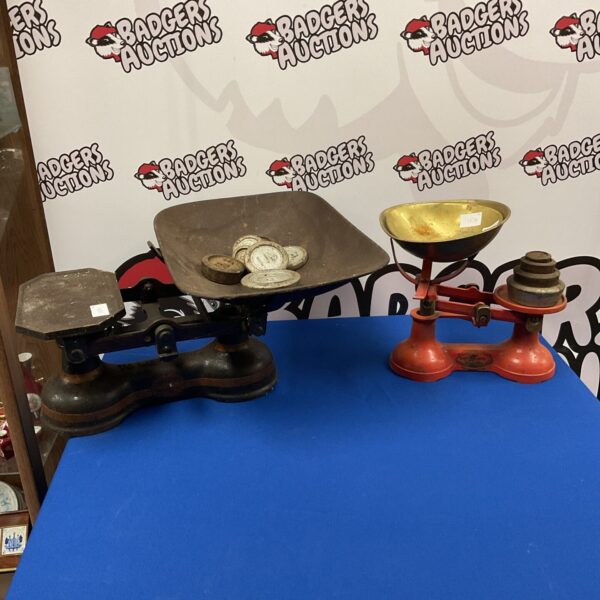 Vintage Banfield Brighton scales with brass pans and wooden base.