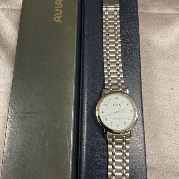 Silver Avia quartz wristwatch with stainless steel bracelet.