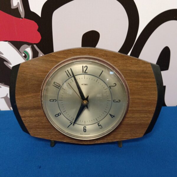 Vintage Metamec mantle clock with wooden case and clear face.