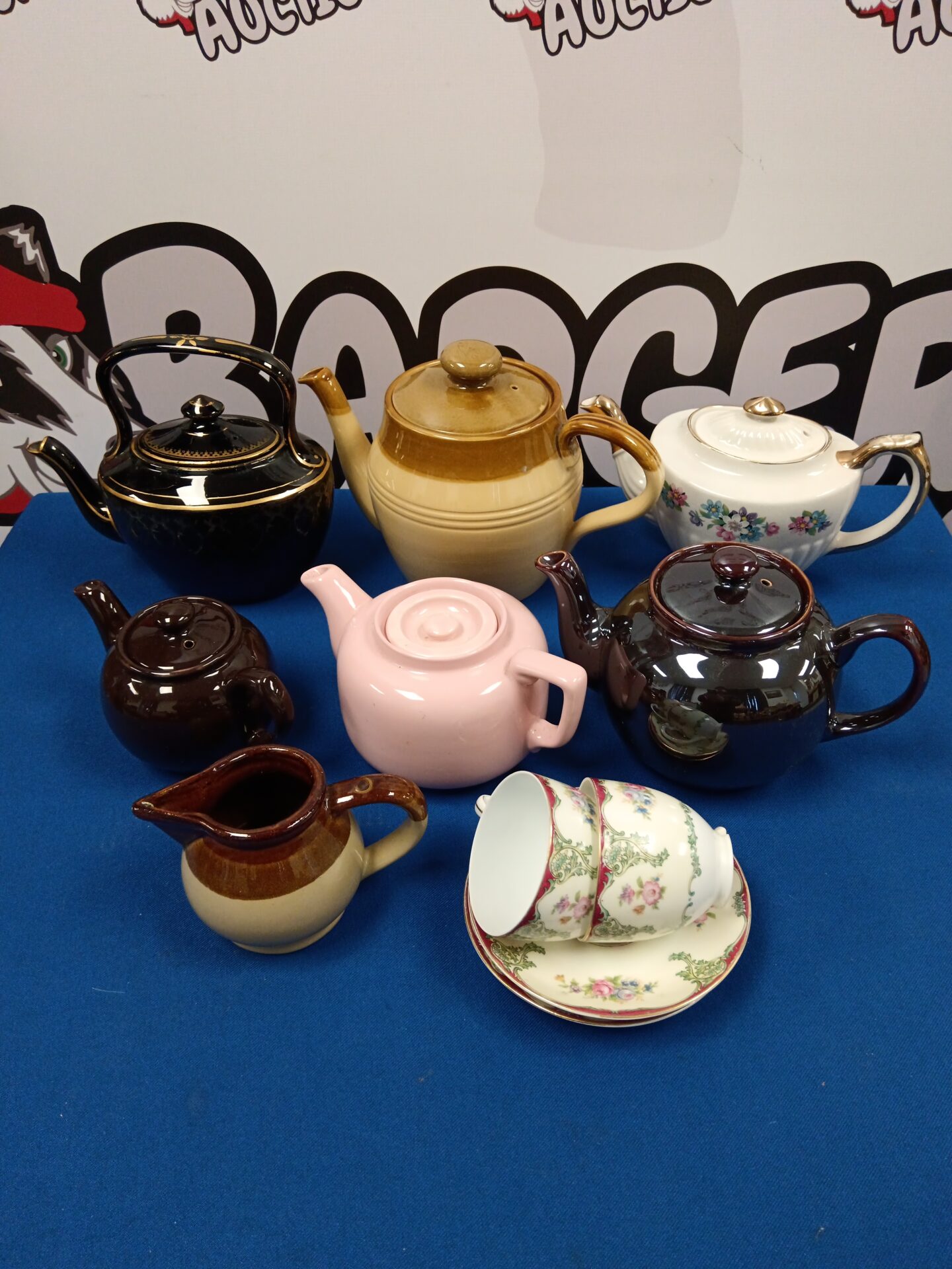 054 Collection of teapot including t G green