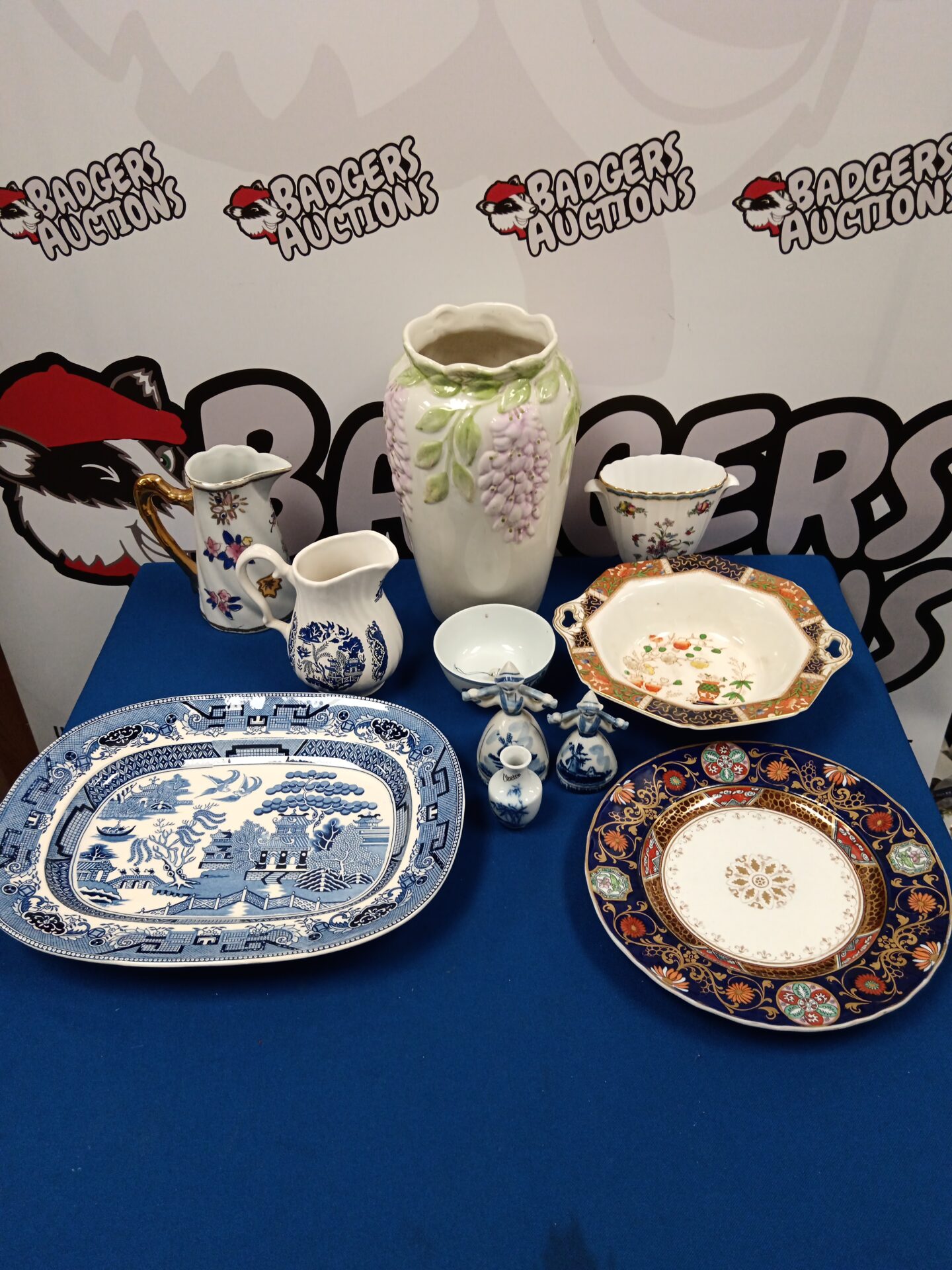 058 Collection of mixed porcelain including