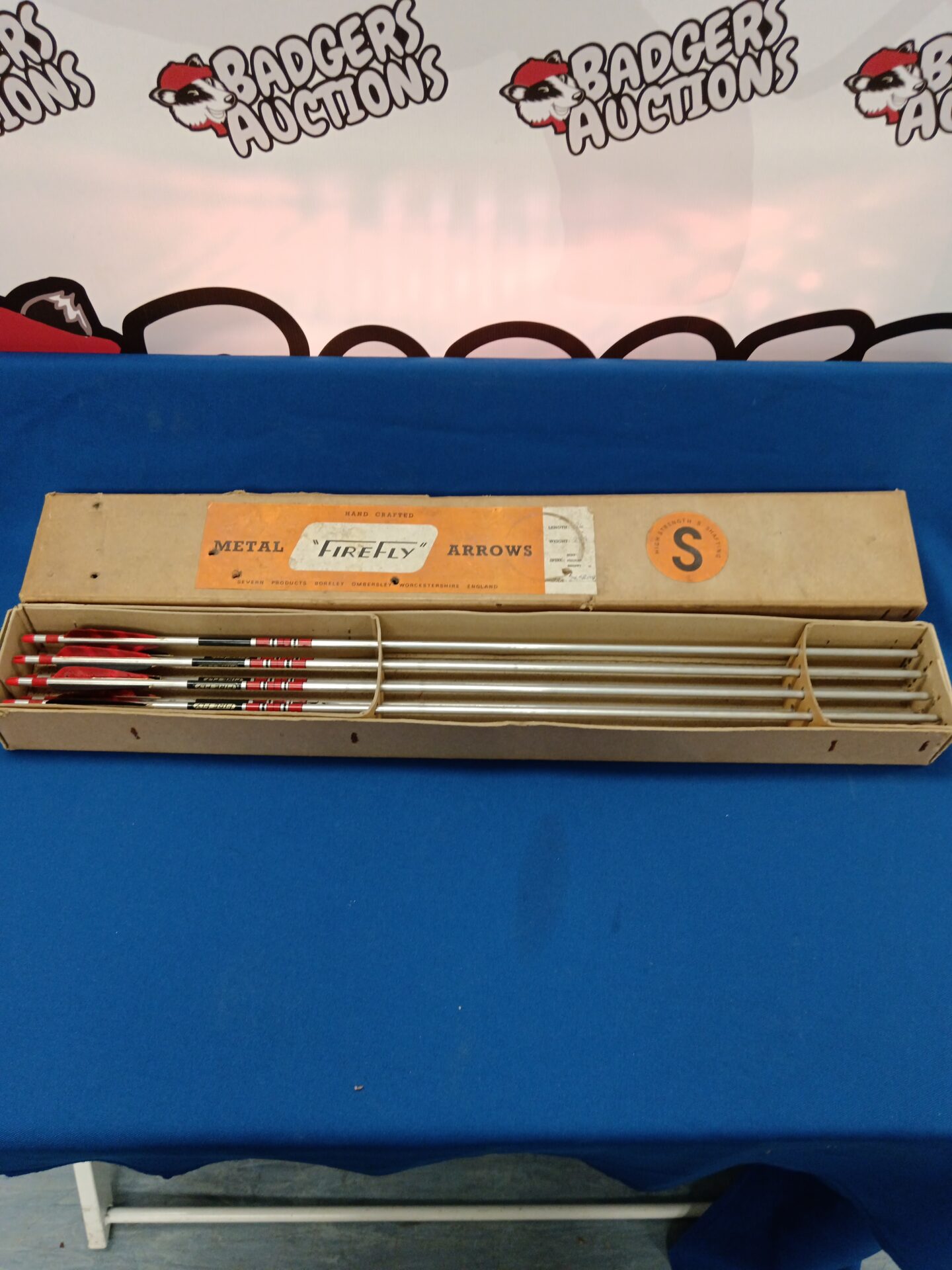 749 Vintage firefly metal bow arrows