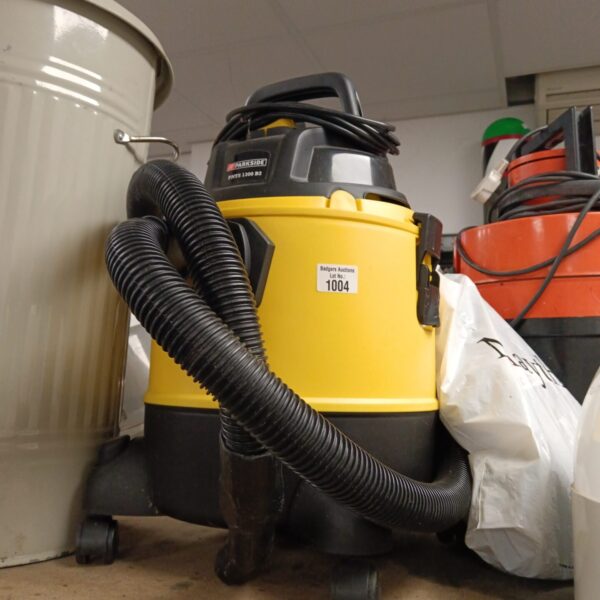 Parkside pnts 1300 b2 vacuum cleaner with hose attached.