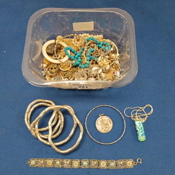 Tray of mixed jewellery including silver necklaces and bracelets.