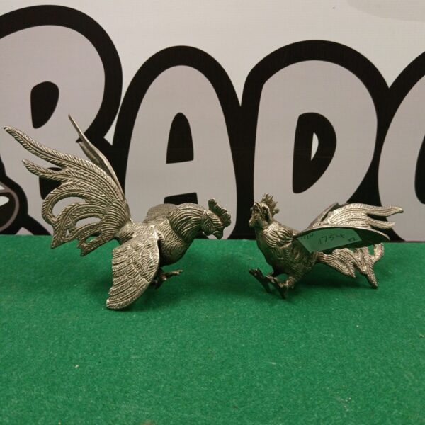 Vintage silver plate fighting cockerels, a decorative pair of figurines.