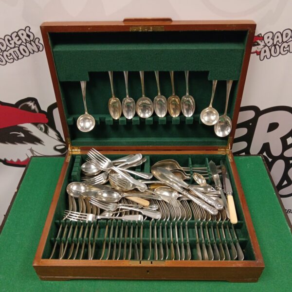 Vintage silver plate cutlery set in a wooden case.