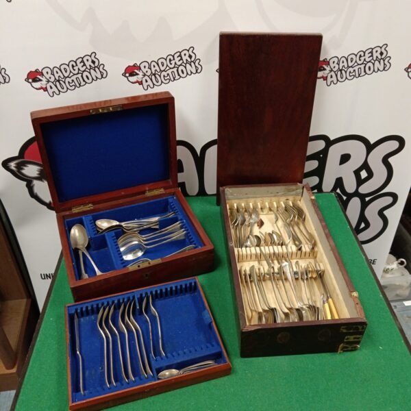 Vintage cased cutlery set with silver plated flatware.