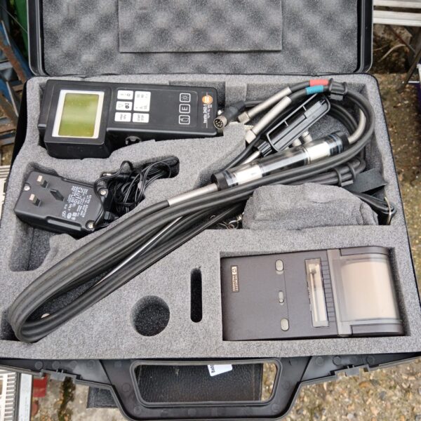 Testo 342 gas leak detector in carrying case, used condition.