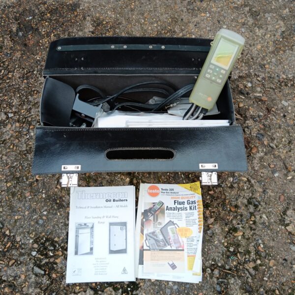 Testo 325 gas tester in carrying case, flue gas analyser.