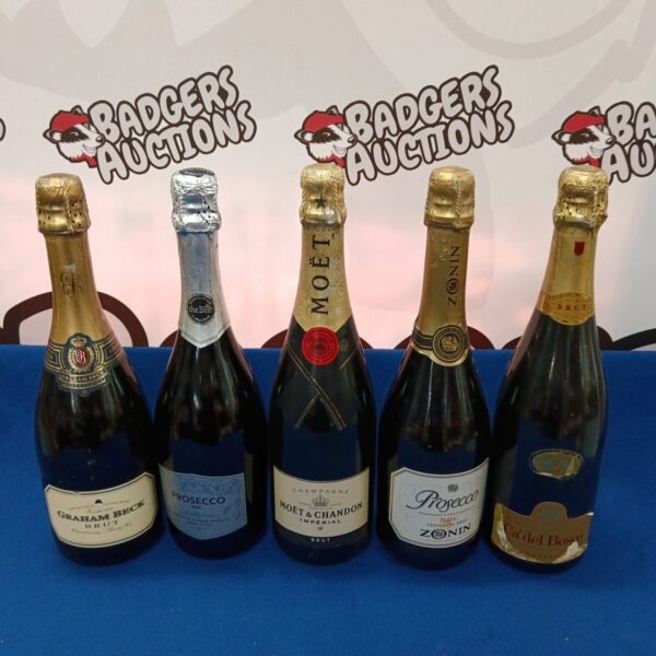 Champagne and wine lot including Moet & Chandon bottles.