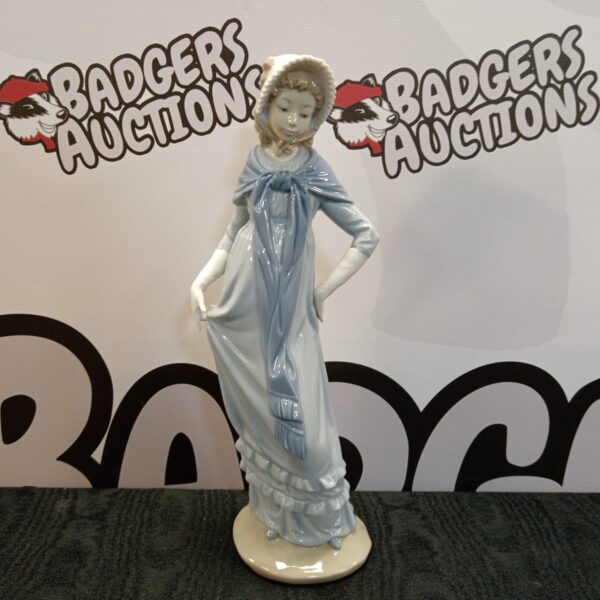 Elegant Nao Lladro porcelain figurine of a young lady.