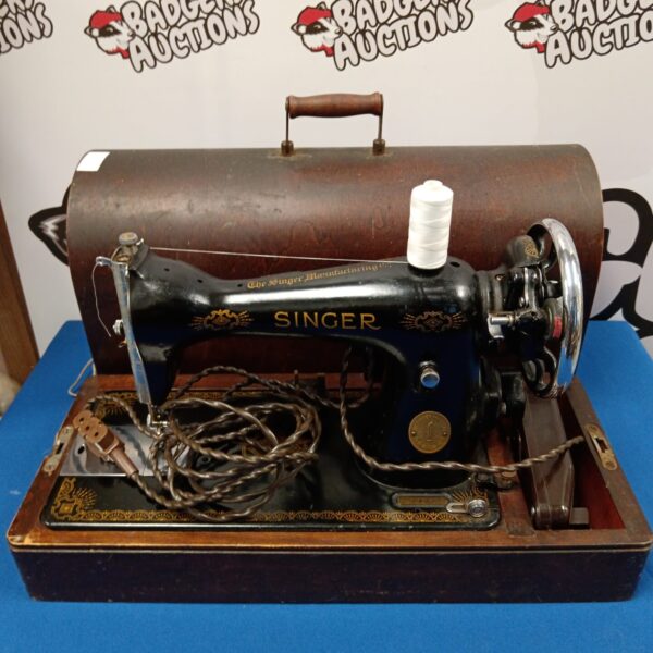 Vintage Singer sewing machine model ED642292 in original case.