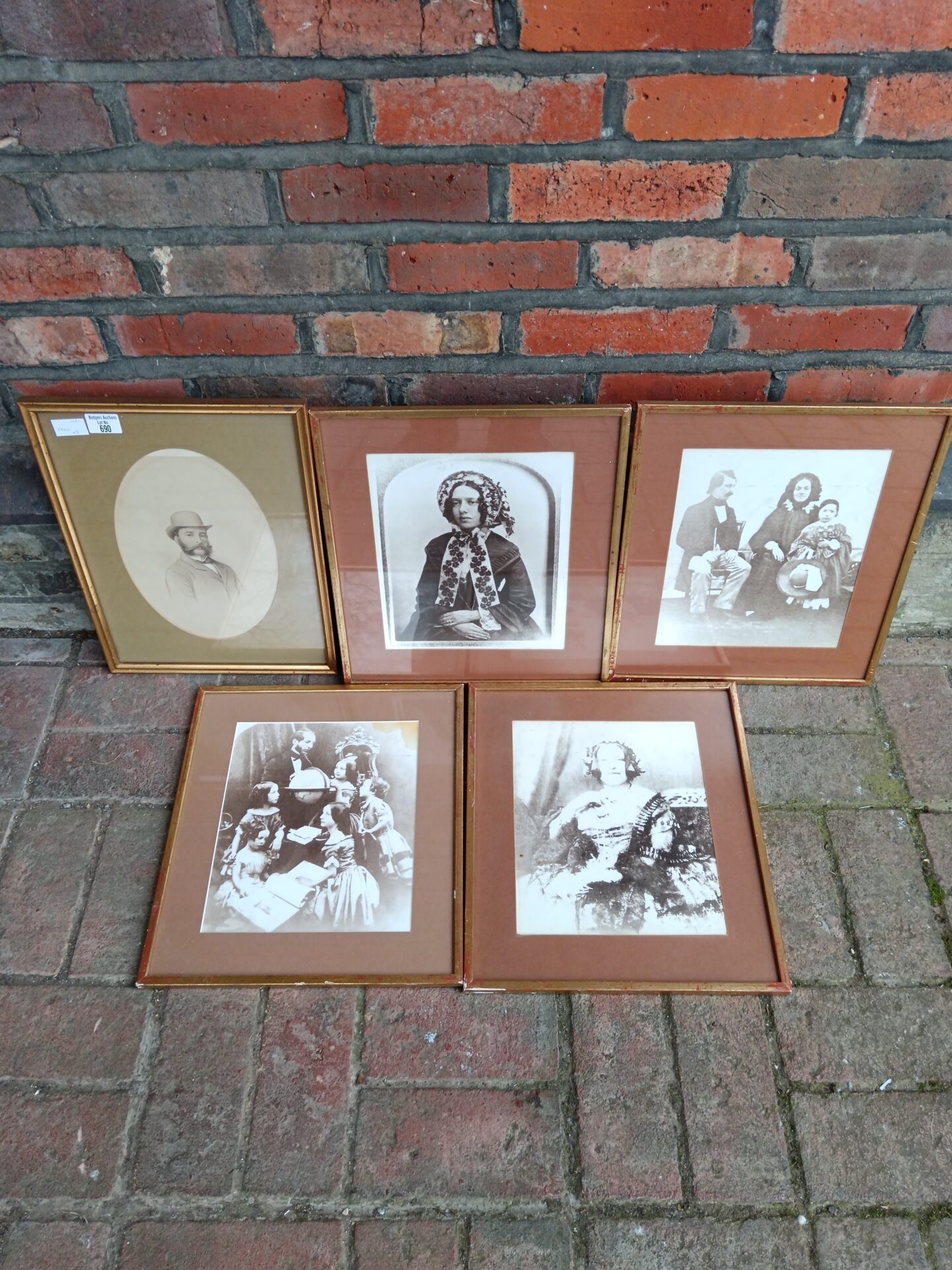 664 Collection of 5 portrait prints of Victorians